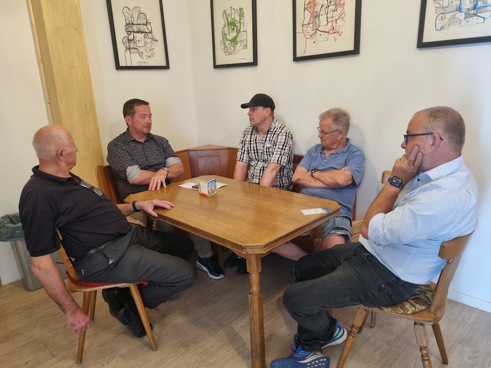 MdB Uli Grötsch informiert sich bei der Weidener Tafel