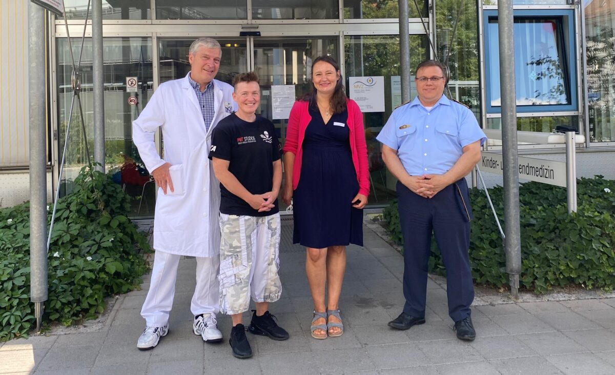 Kickboxweltmeisterin Tina Schüssler beeindruckt von Kinderklinik am Klinikum Weiden