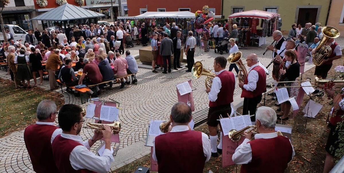 Sechs Jahrhunderte Kirwafreuden in Floß