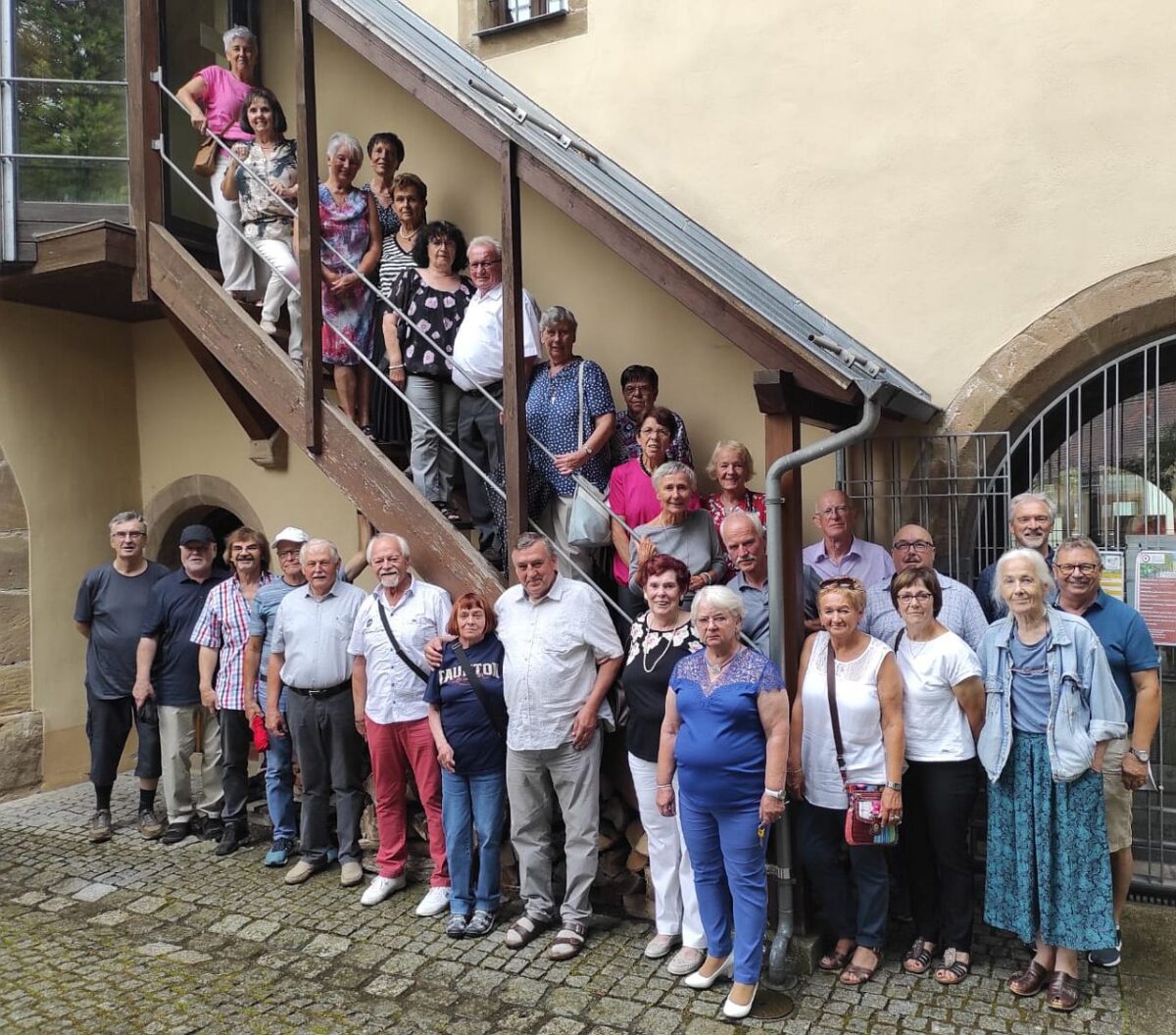 31 spannende Lebenswege wieder vereint