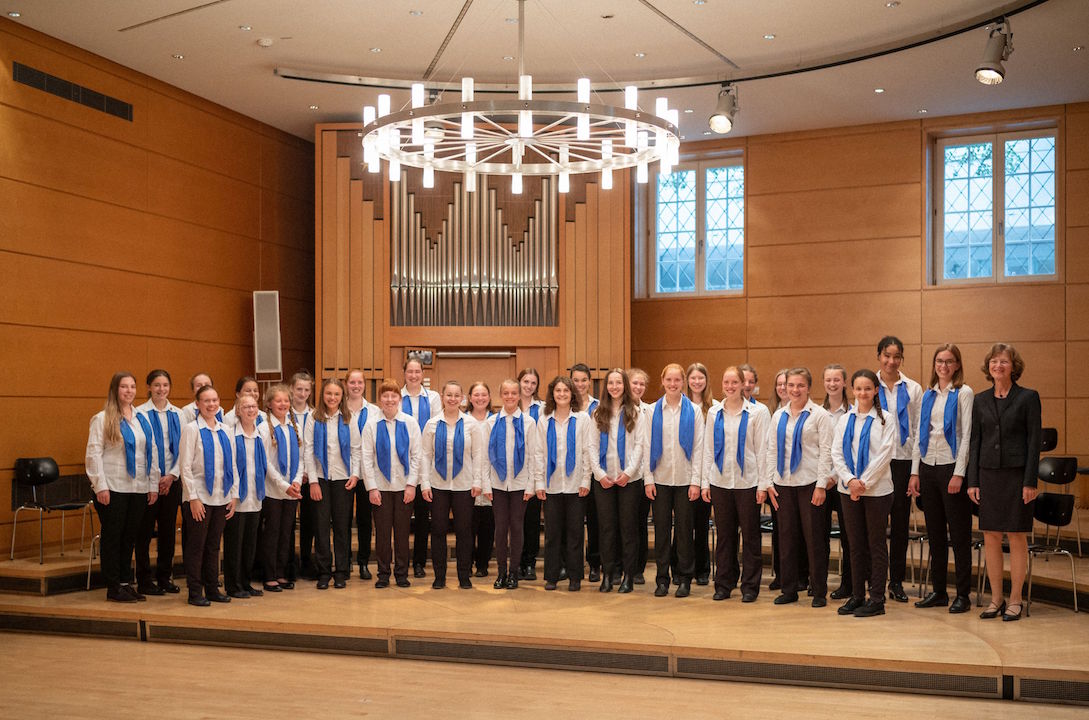 Freiburger Mädchenkantorei singt in der Erbendorfer Pfarrkirche