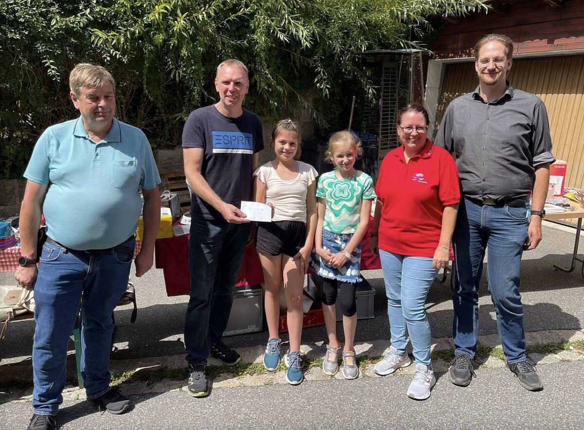 Trödel, Torten und viel Geld für die Tafel