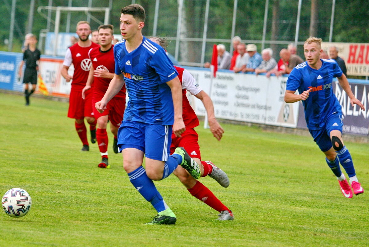Bezirksliga: SV Etzenricht feiert gegen die SpVgg Vohenstrauß ersten Saisonsieg