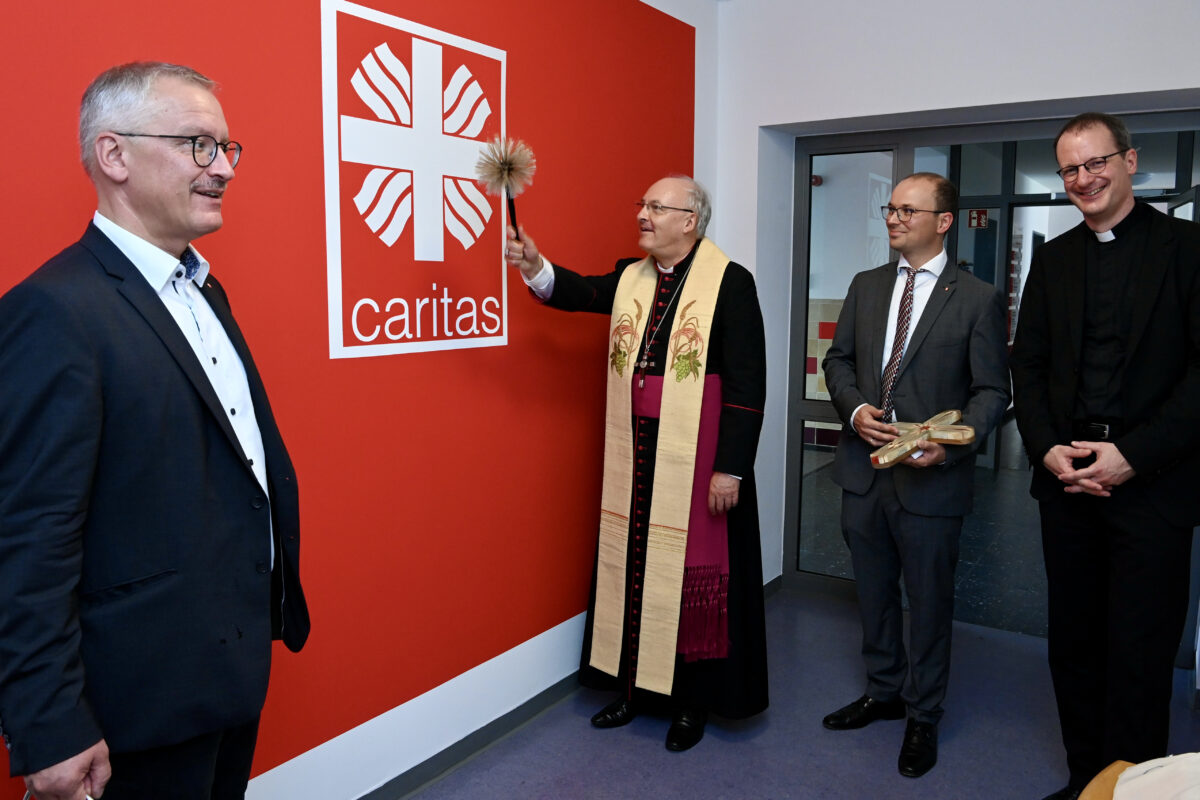 Leuchtturm für Stadt und Landkreis: Segnungsfeier des Caritas-Sozialzentrums
