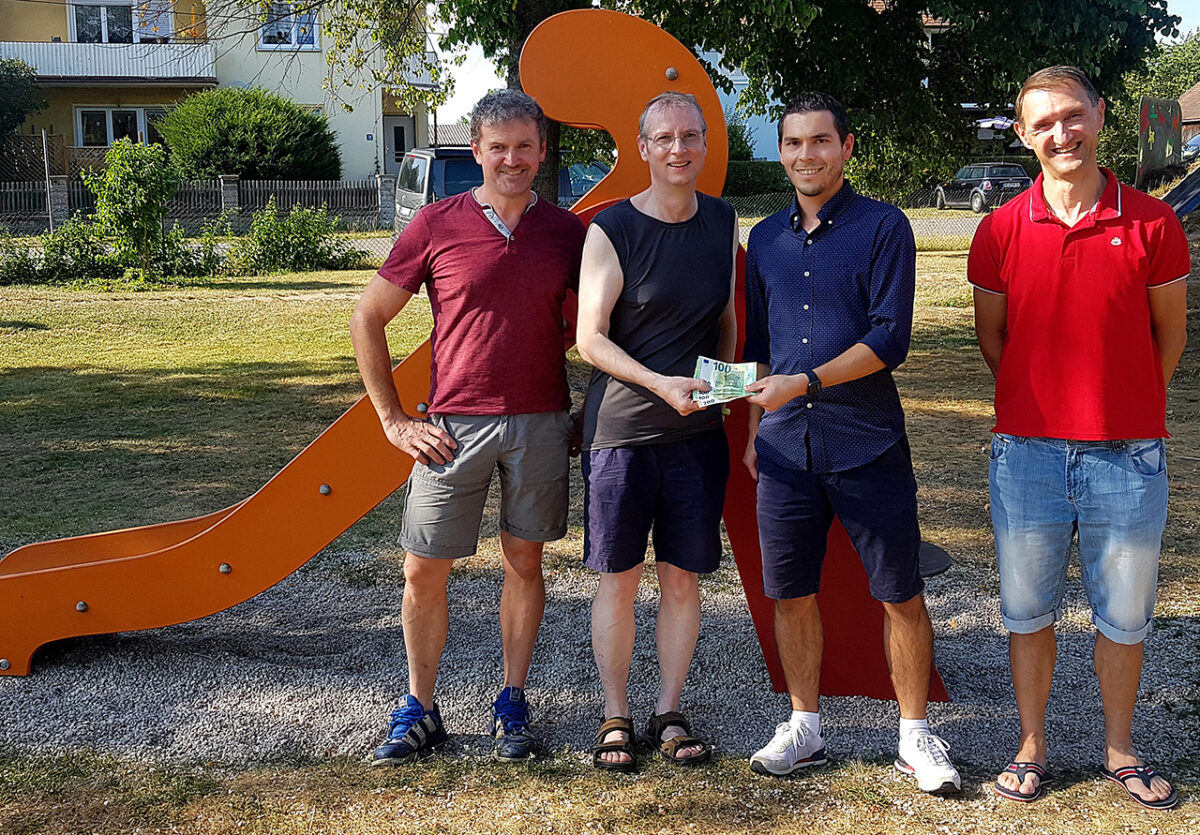 FC Luhe-Markt spendet 600 Euro für behindertengerechtes Spielgerät