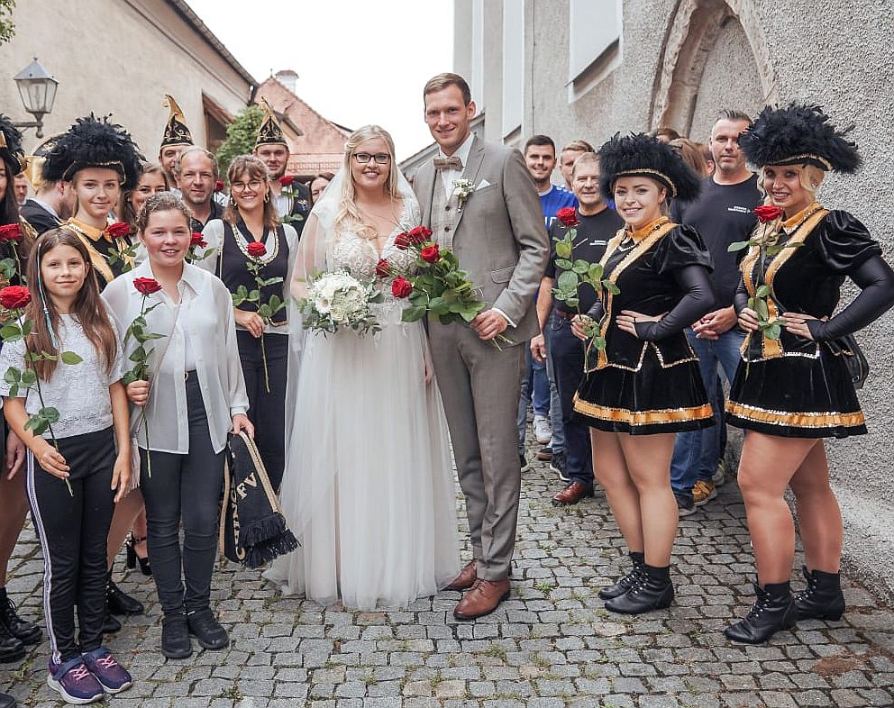 Treffsichere Braut beweist ihr Können
