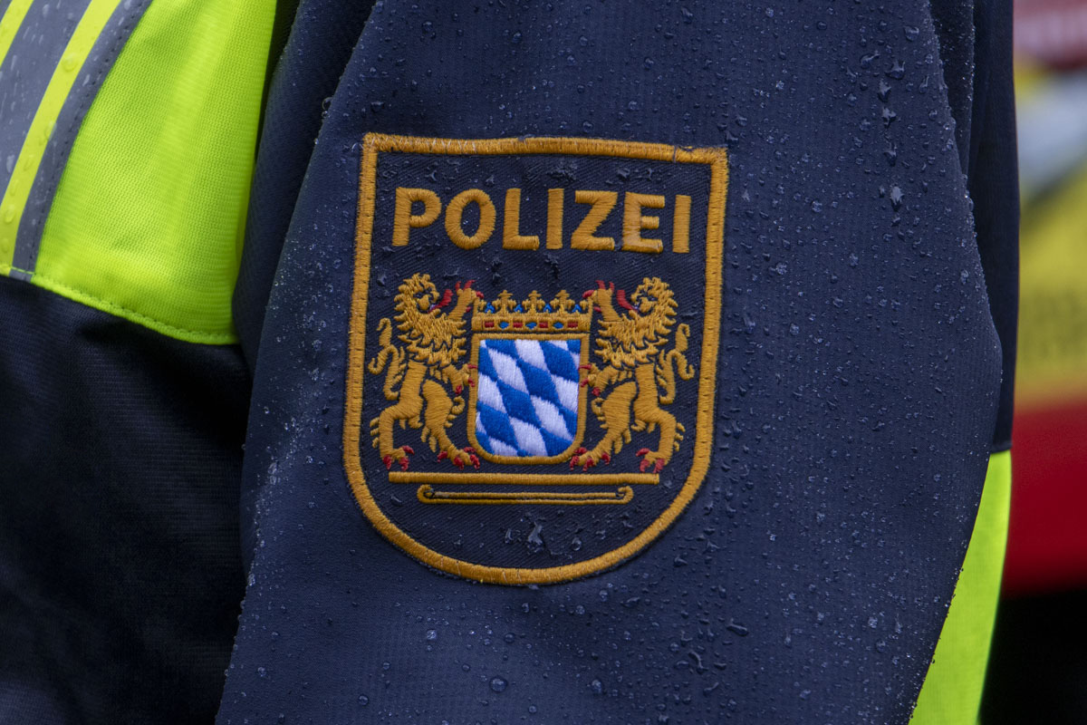 Kein Faschingsspaß mehr: Moosbacher Rathaustür beschädigt