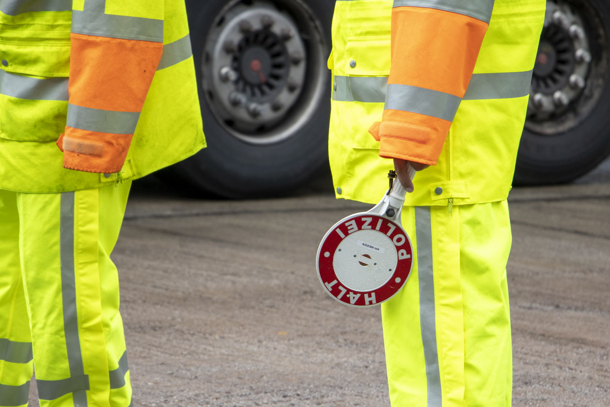 Fahrerwechsel auf dem Seitenstreifen und insgesamt zehn Personen im Auto