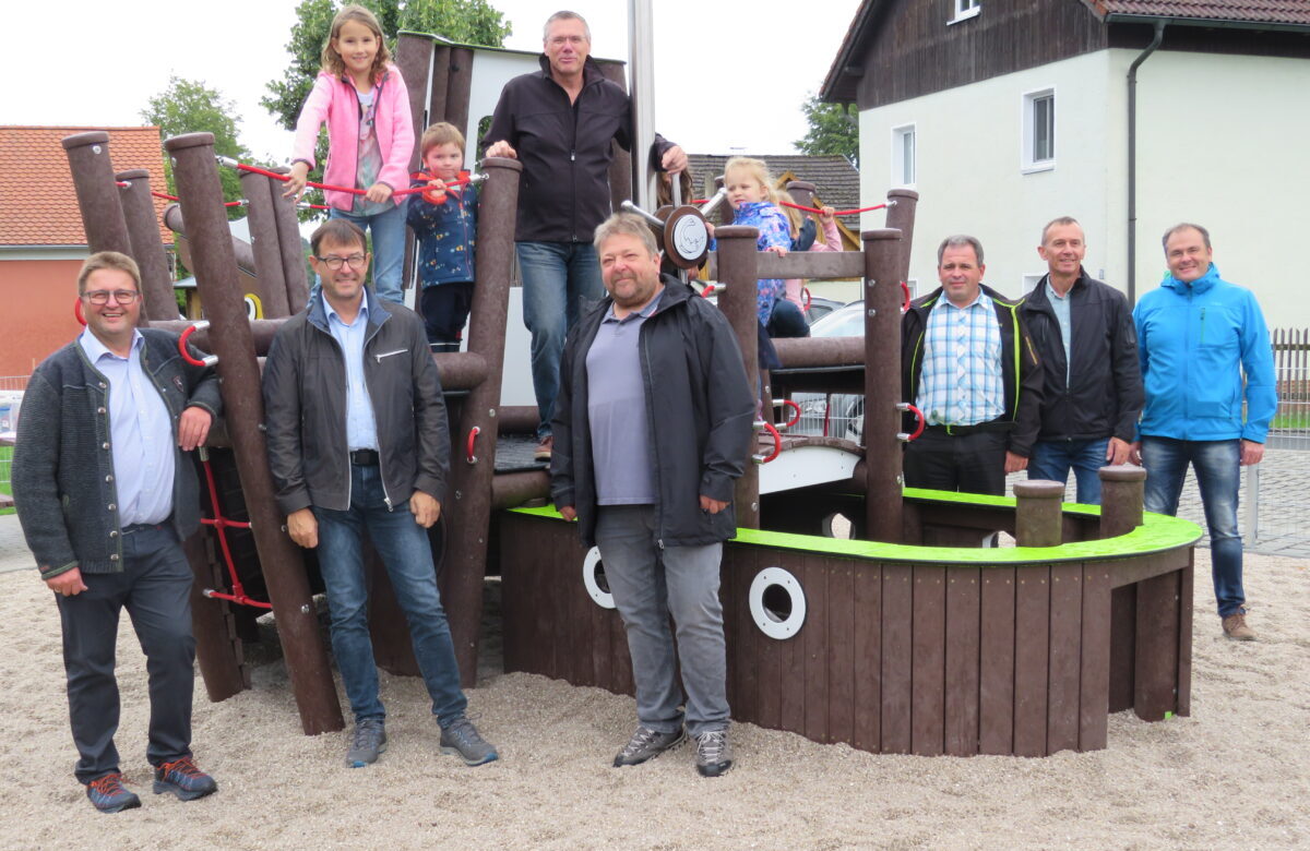 Neuer Spielplatz im Herzen von Hammerles