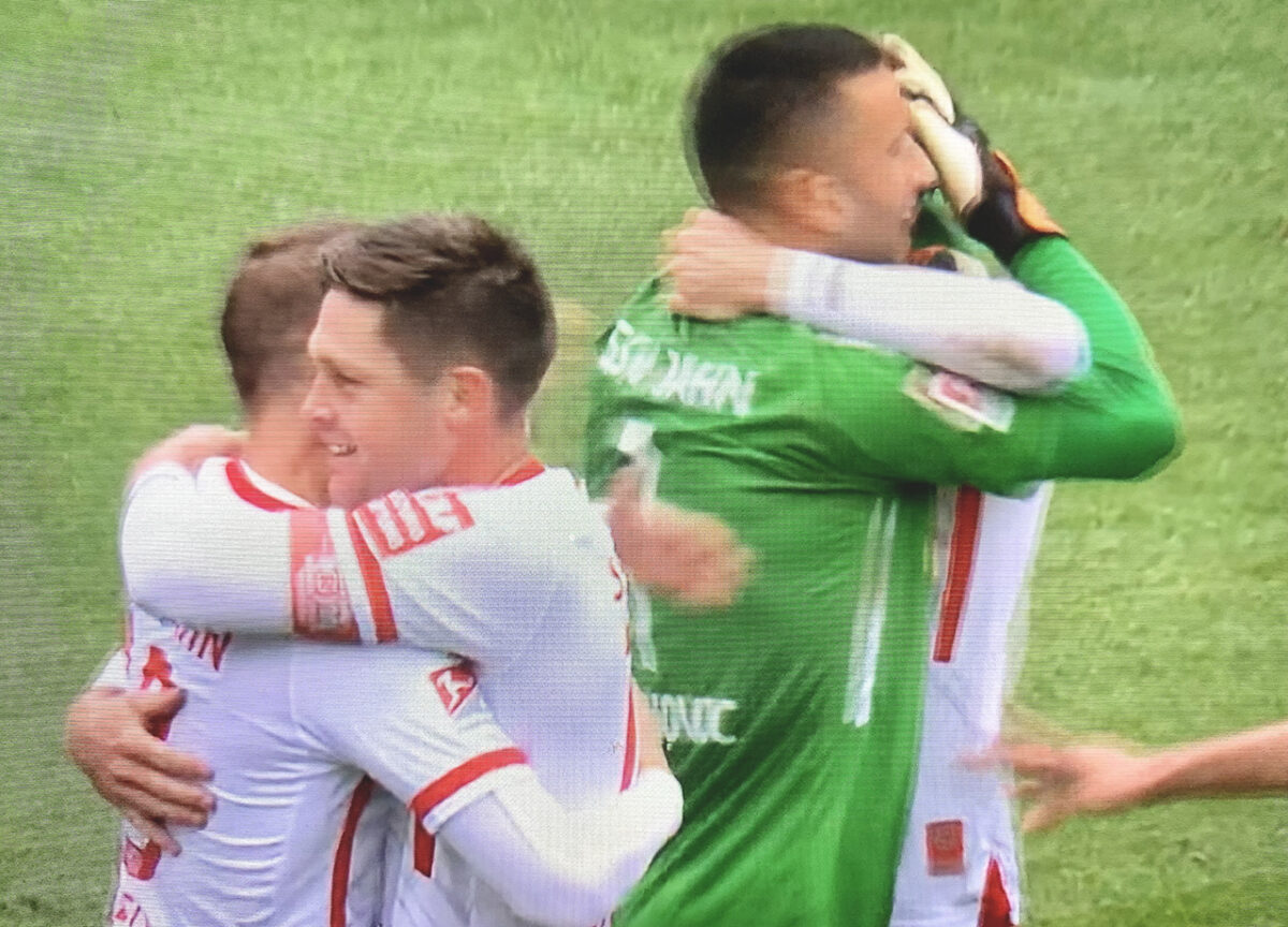 Jahn Regensburg beißt und kratzt sich auf dem letzten Zahlfleisch zum Dreier gegen St. Pauli