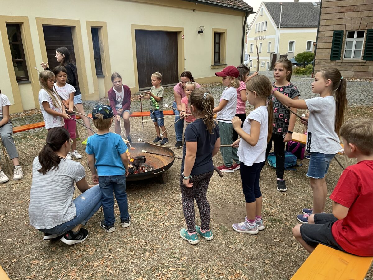 Märchenhafte Idylle am Lagerfeuer