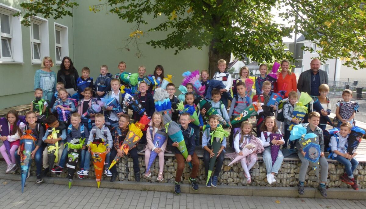 Am ersten Schultag helfen alle zusammen