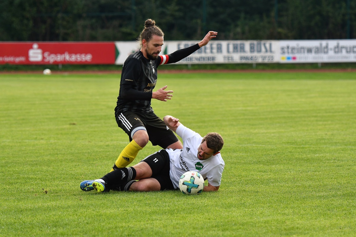 Kreisliga Nord: Spitzentrio gewinnt – Kirwaderby in Erbendorf endet Unentschieden