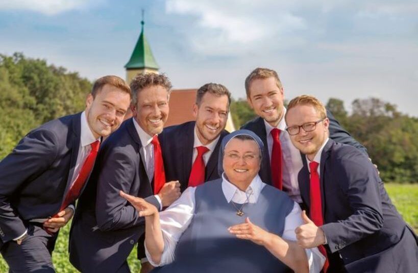 Nonne mit Schwung: Schwester Teresa und „Stimmen der Berge“