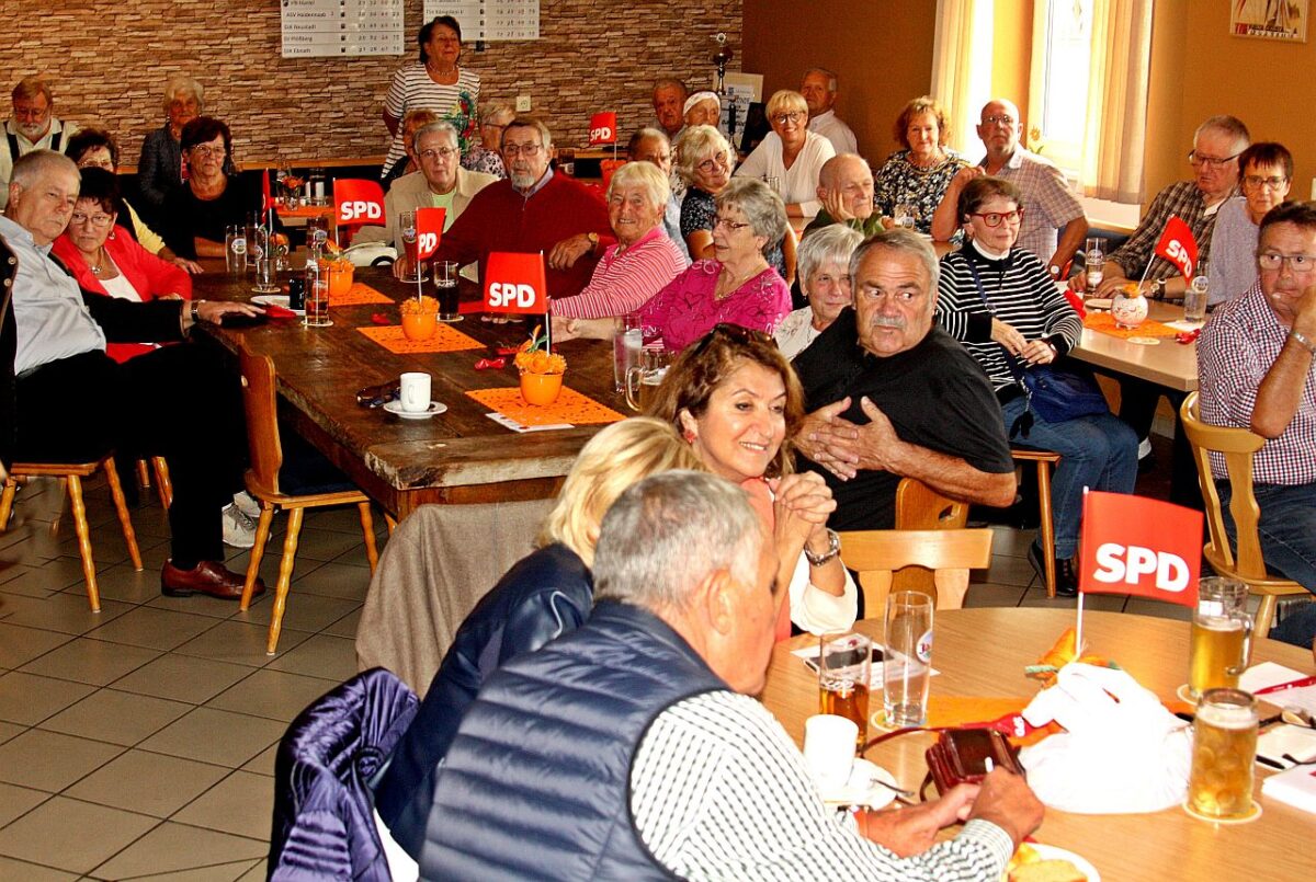 Gute Laune geht immer – SPD AG 60 plus trotzt dem Regen
