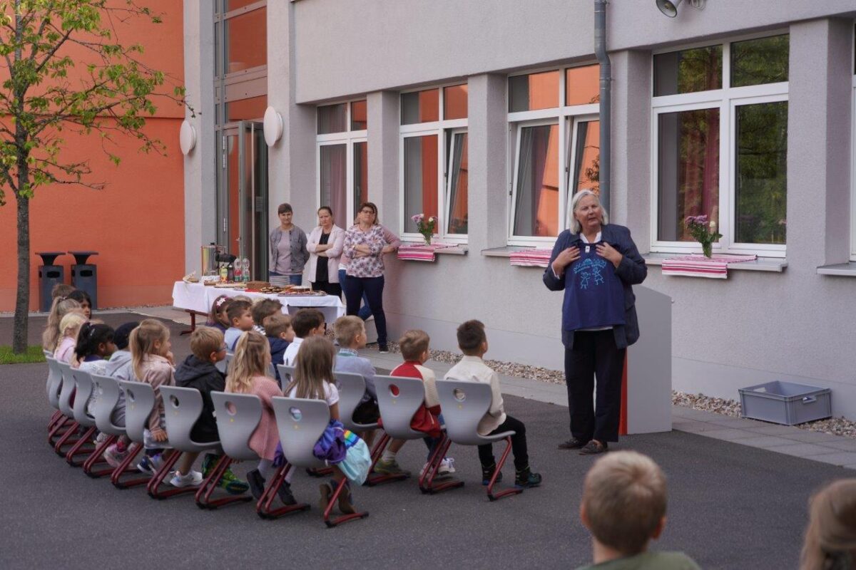 Das lange Warten hat ein Ende: Herzlicher Start für 21 Schulanfänger