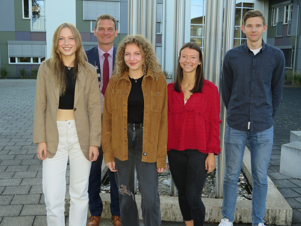 Schulbeste aus Altenstadt mit Geldgeschenken belohnt