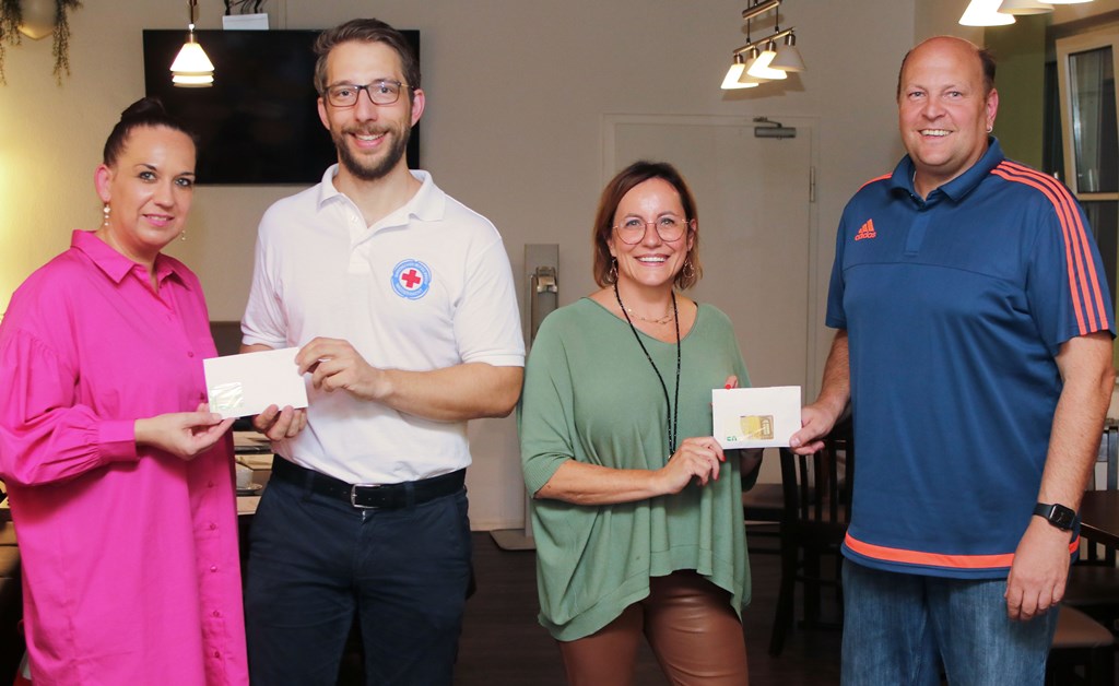Hohe Spenden an Schwimmverein und Schätzlerbad