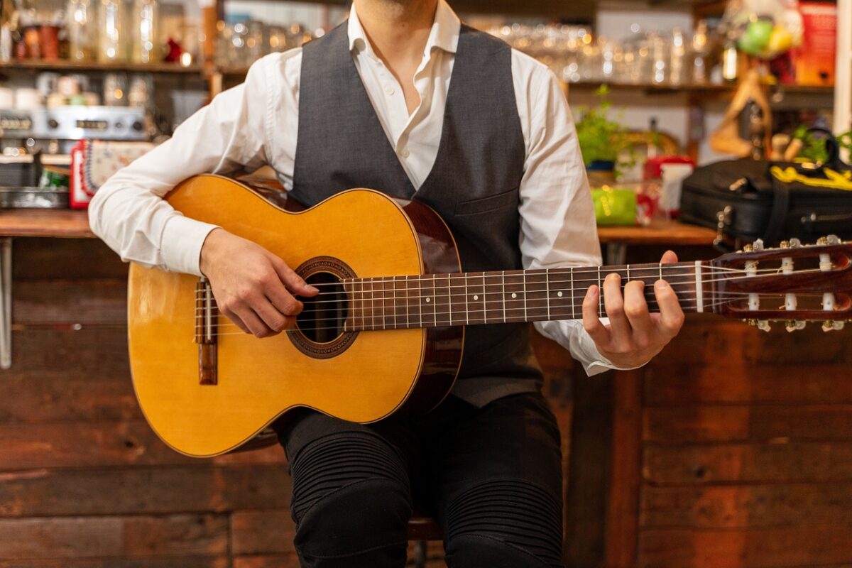 Gutes Essen bei Musik im Wirtshaus