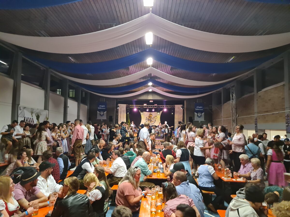 Oktoberfest mit Tanz – bis die Sohlen rauchten