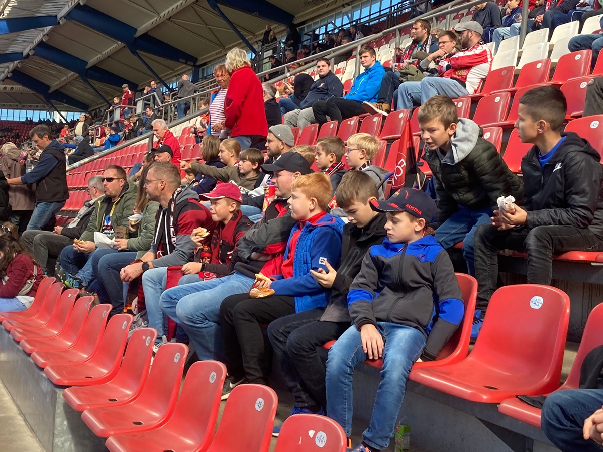 FCN-Fanclub beschert Kindern der SG Rothenstadt/Pirk einen erlebnisreichen Ausflug
