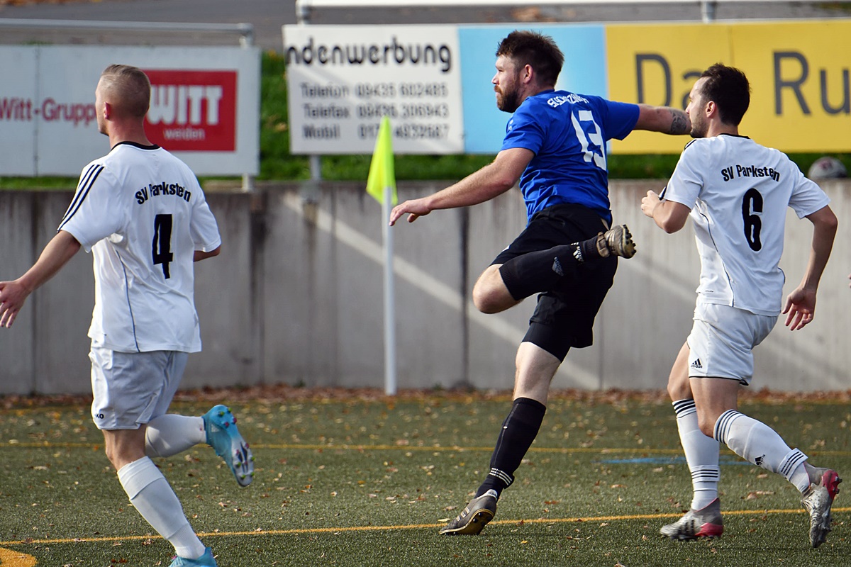 A-Klasse West: Spitzenteams geben sich zum Rückrundenstart keine Blöße