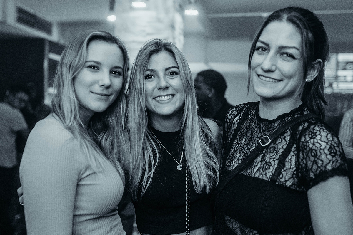 Bildergalerie: Heiße Partynacht in Schwarz-Weiß – Blackedout XXL in Weiden