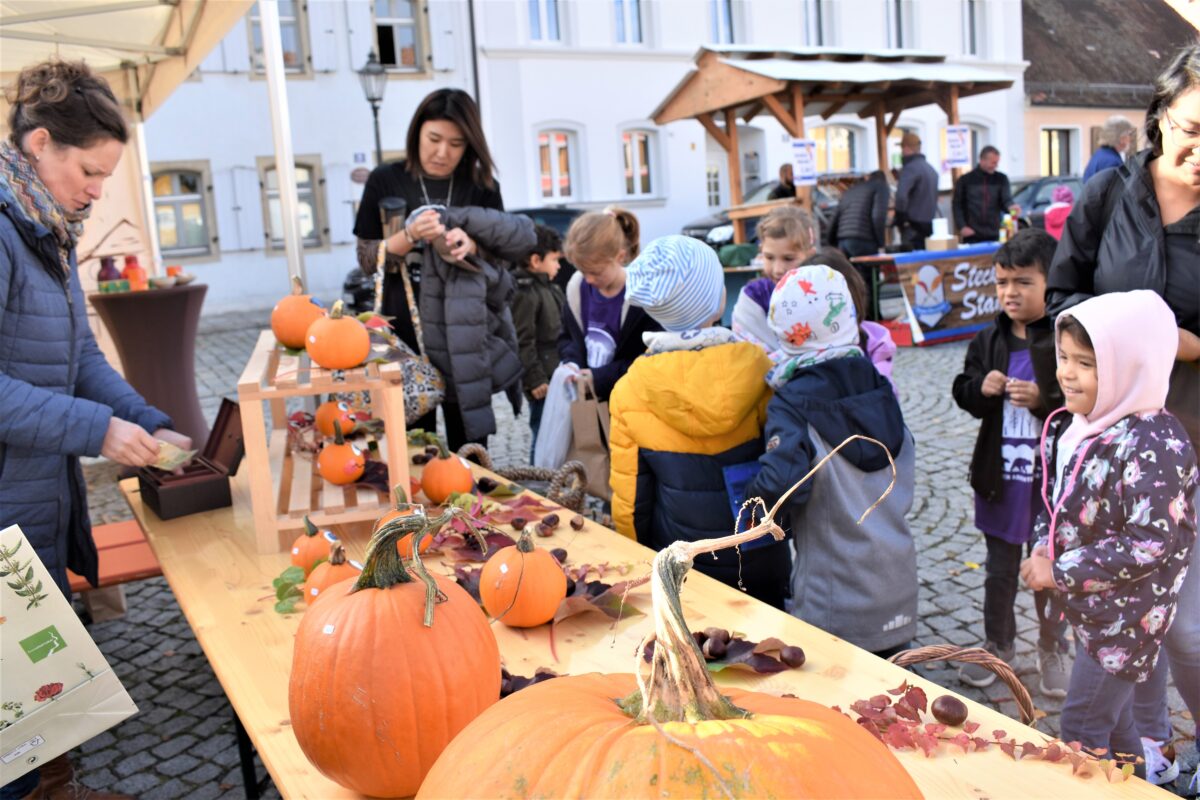 Herbstfest am Wochenmarkt: Es wird bunt