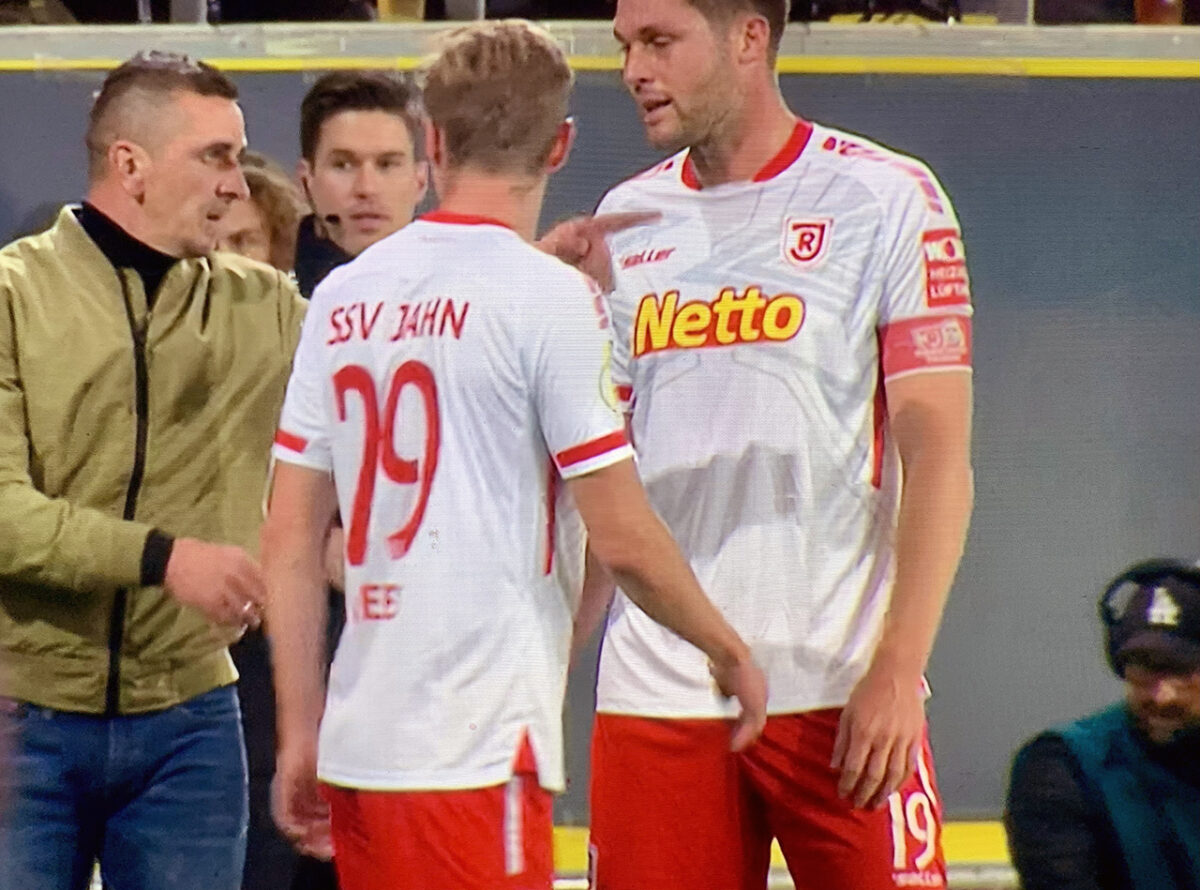 Mit „Vollgas“ in die Pokal-Blamage: Düsseldorf im Schongang gegen schläfrigen Jahn Regensburg
