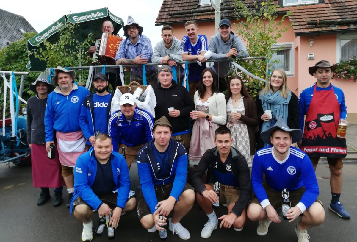 Festwagen, Freibier und Fußball: Kirwa in Immenreuth