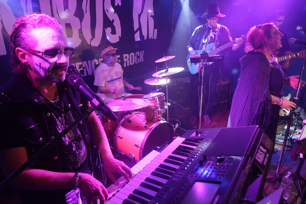 Halloween-Monster rocken im Parapluie