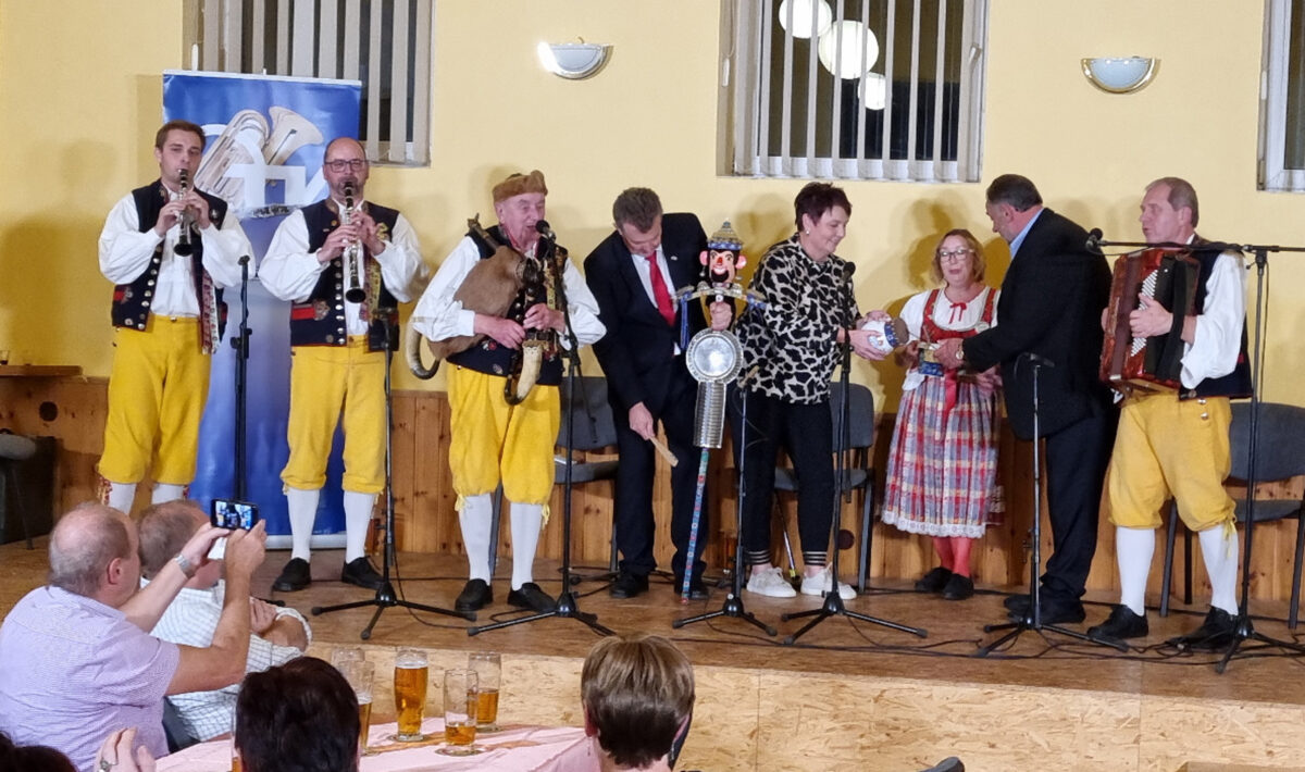 Zünftige Musik bei und mit Freunden