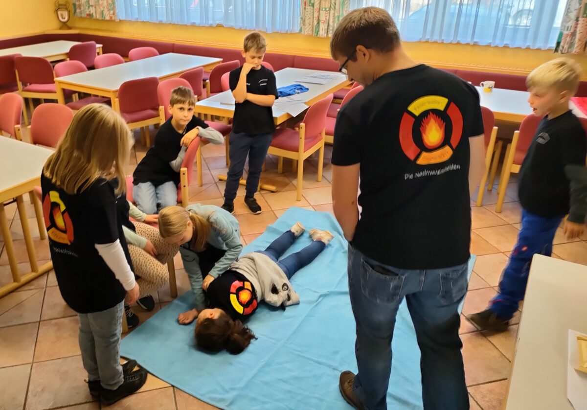 Stabile Seitenlage & Co.: So gut ist der Feuerwehrnachwuchs vorbereitet