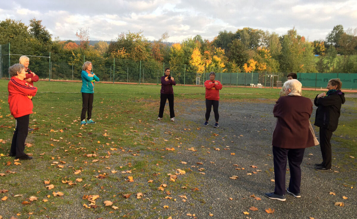 „Rundum fit“: Gymnastikgruppe trainiert Körper, Geist und Seele