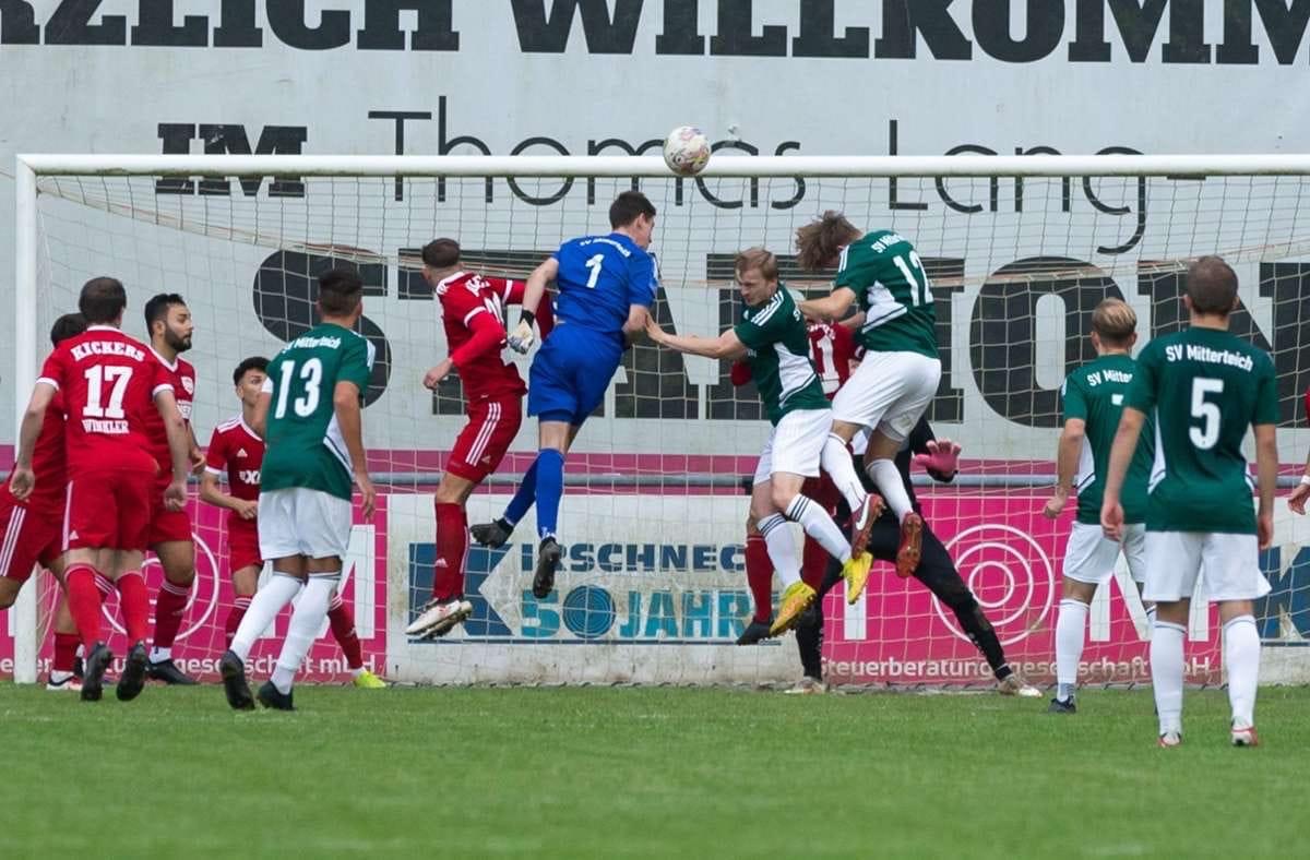 Mitterteicher Torwart Tim Lauterbach beim Bayern-Treffer des Monats knapp geschlagen