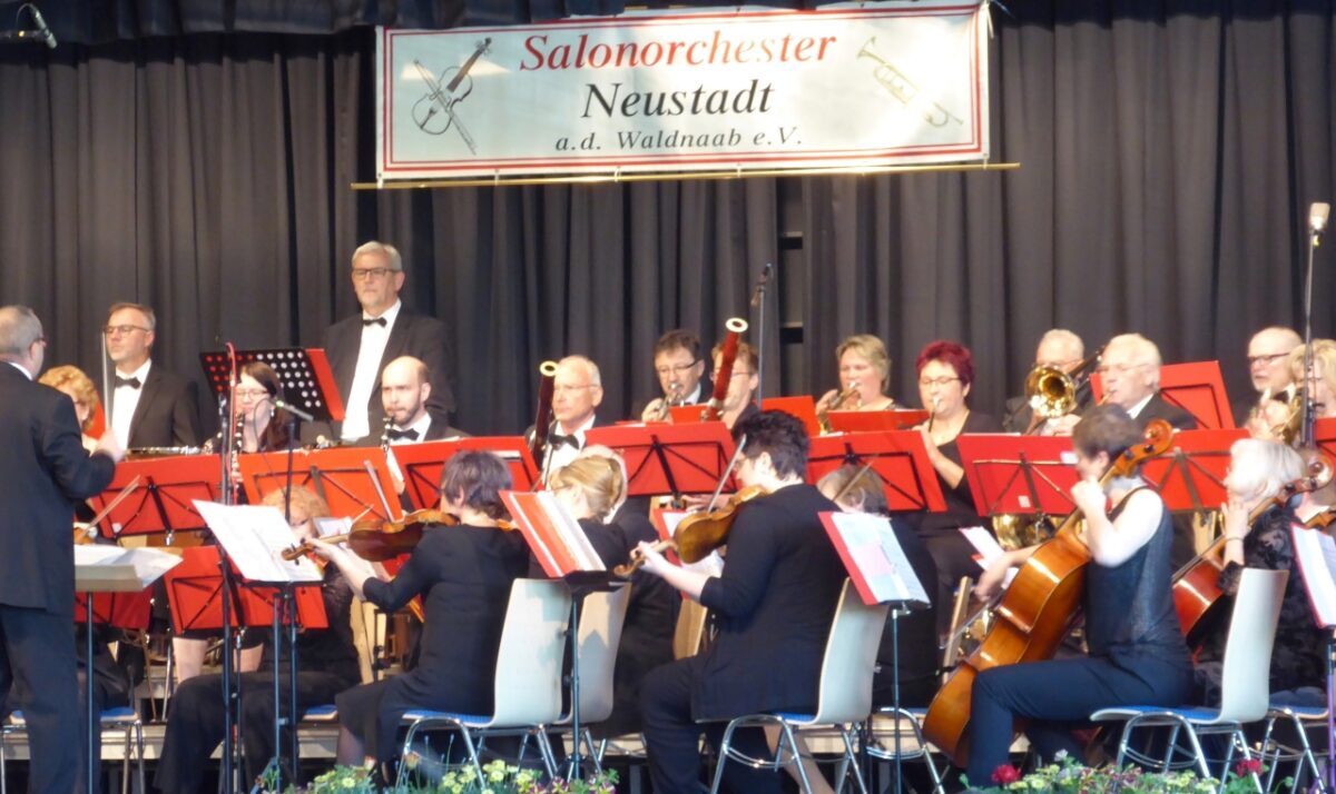 Das Salonorchester ist zurück auf der Bühne