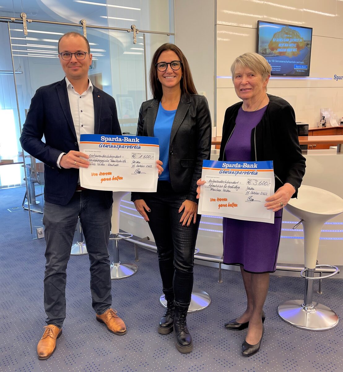 Sparda-Bank verteilt Spenden in die Region