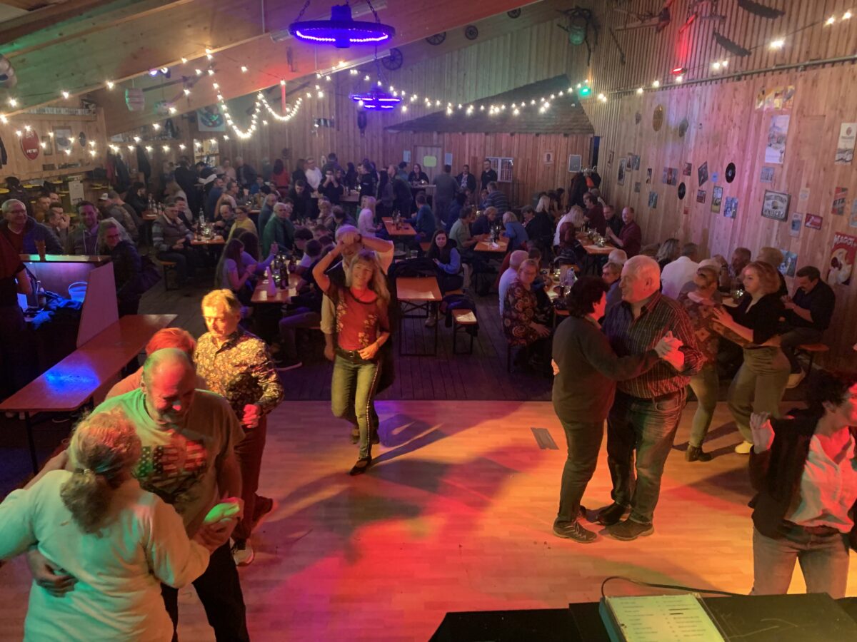 Zwickl-Party in der O’Schnitthalle übertrifft alle Erwartungen