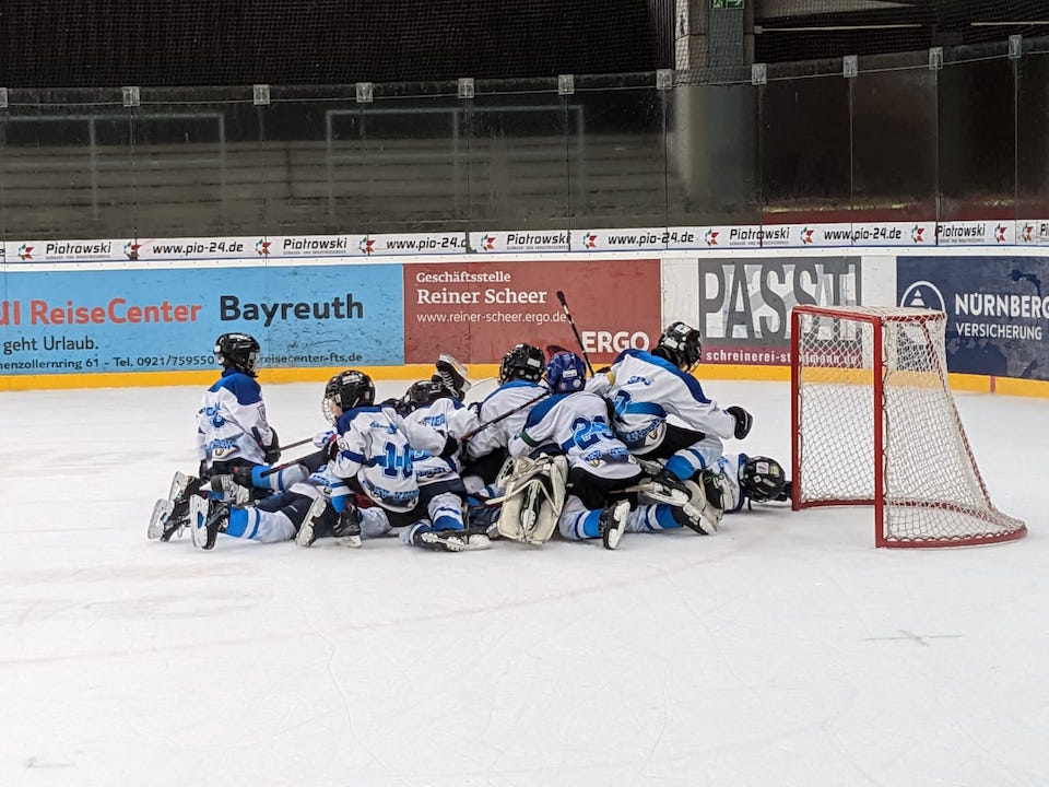 Eishockey-Junioren rutschen gegen Nürnberg aus