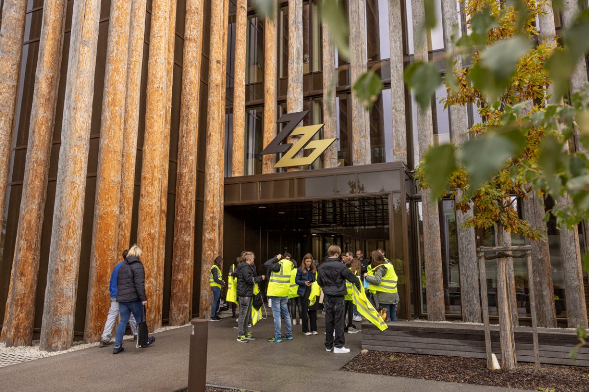Mehr als nur ein Sägewerk: 120 potenzielle Azubis machen sich ein Bild von der Ziegler Group