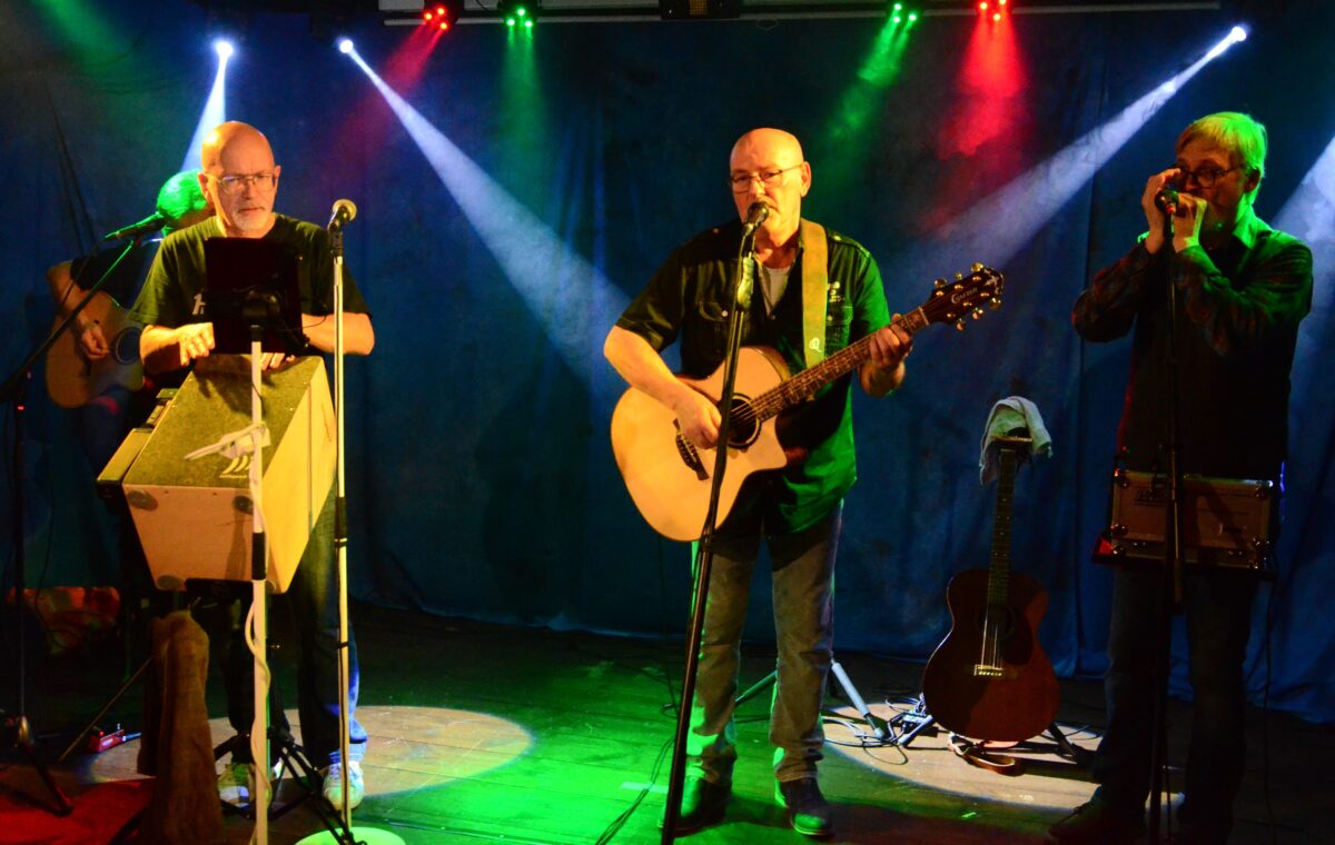 „Blueskojoten“ heulen auf der „Live Stage“