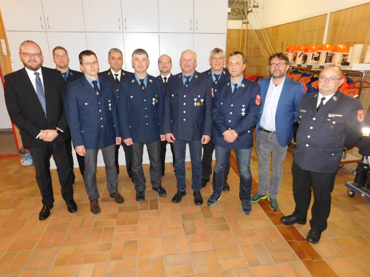 Feuerwehr Mockersdorf zeichnet langgediente Freiwillige aus
