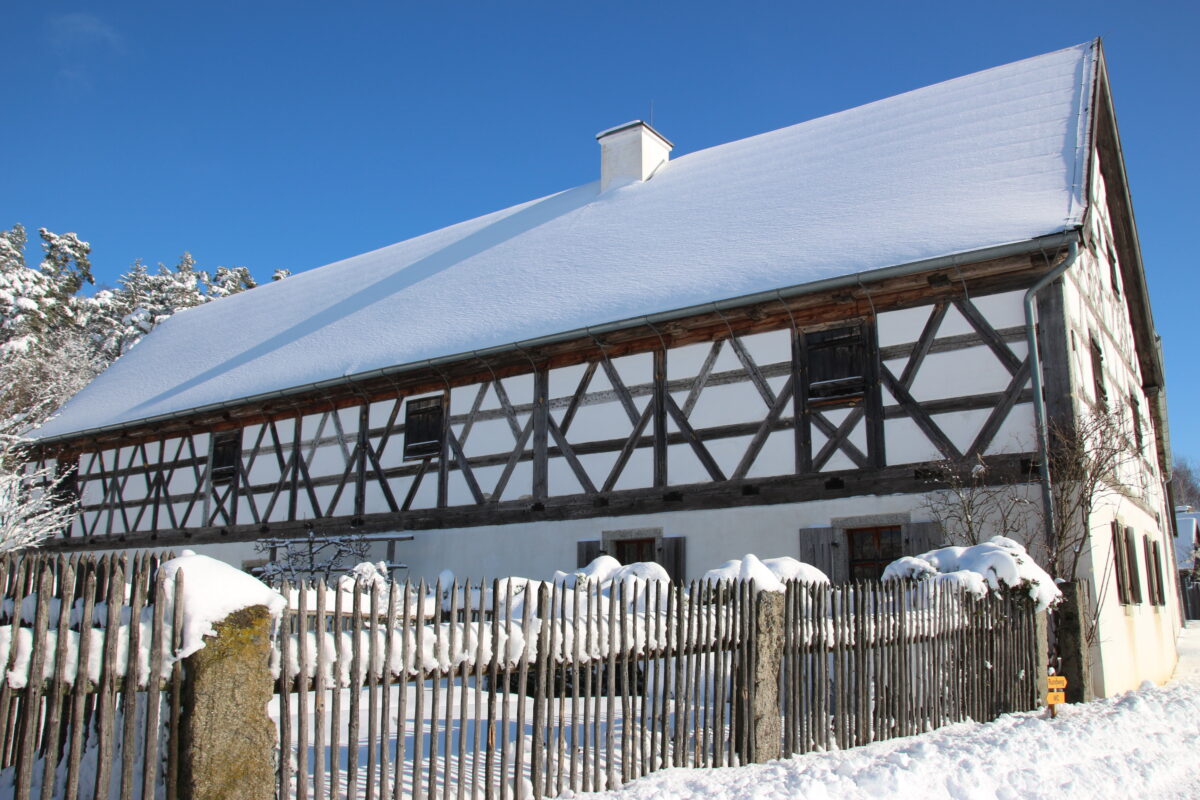 Einstimmen und Genießen beim Wintermarkt des Freilandmuseums