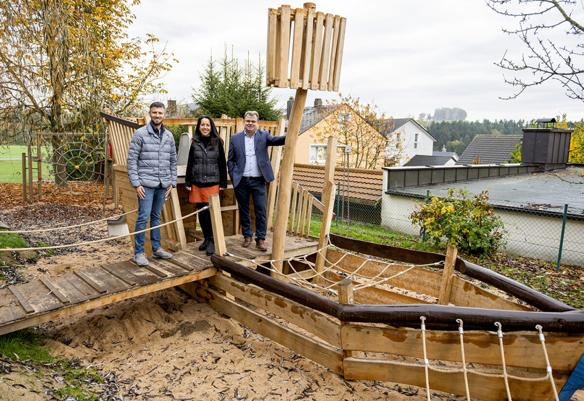 Ziegler Group spendiert Kinderhaus Hl. Geist in Windischeschenbach ein Piratenschiff