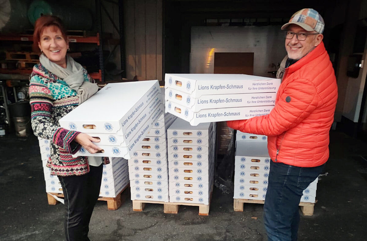 Die Lions auf Achse: 9.600 Krapfen für den guten Zweck ausgeliefert