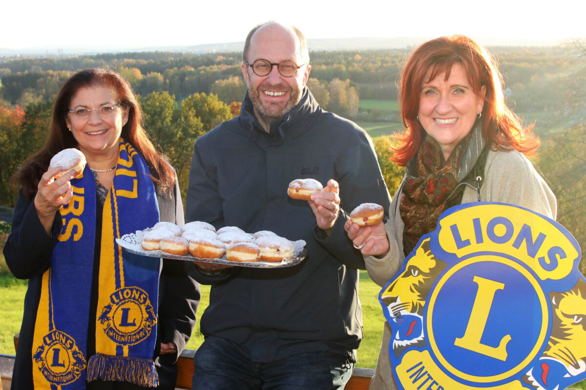Reinbeißen und Herz zeigen – Krapfen essen für den guten Zweck