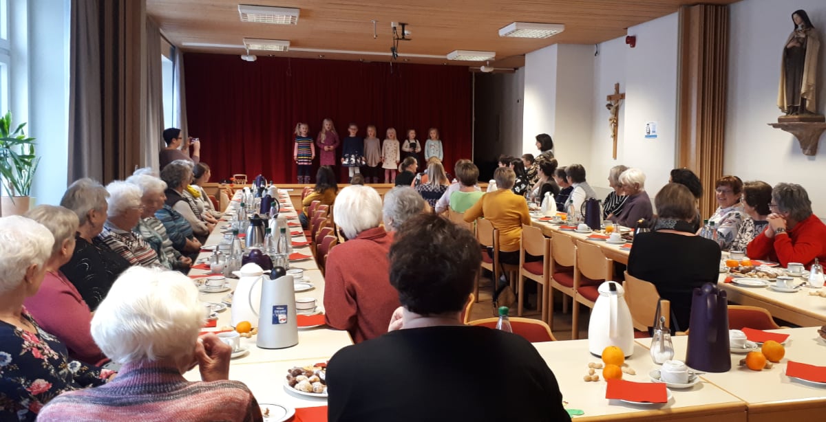 Frauenbund und Jugendheimverein stimmen auf die Weihnachtszeit ein
