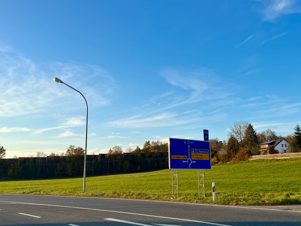 Geplanter Supermarkt an der Autobahn soll den Weißstorch nicht stören