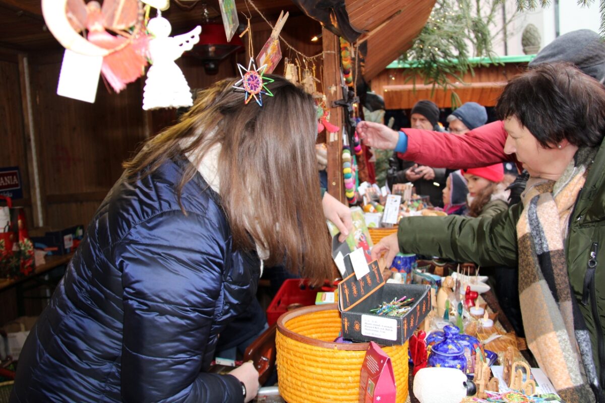 Adventsstandl des Oberpfälzer Waldvereins mit fairem Handel