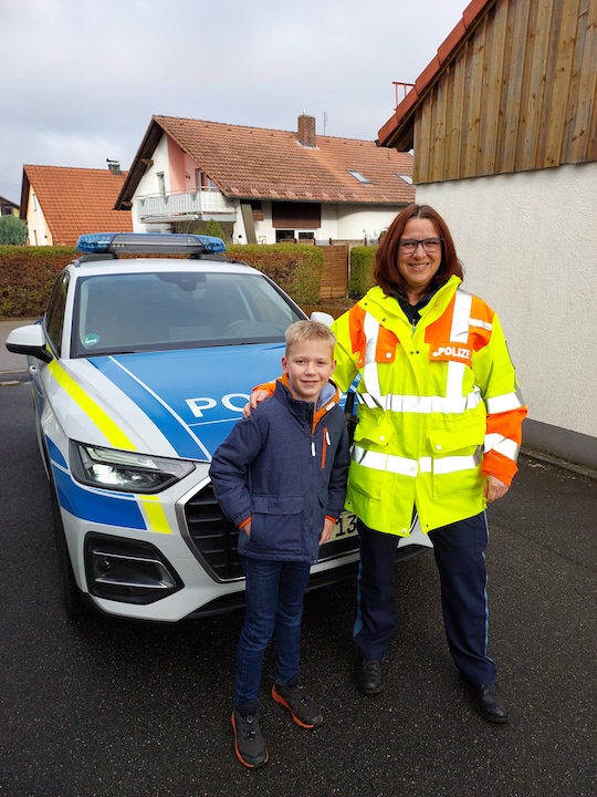 Schüler gewinnt „Taxifahrt“ mit dem  Polizeiauto